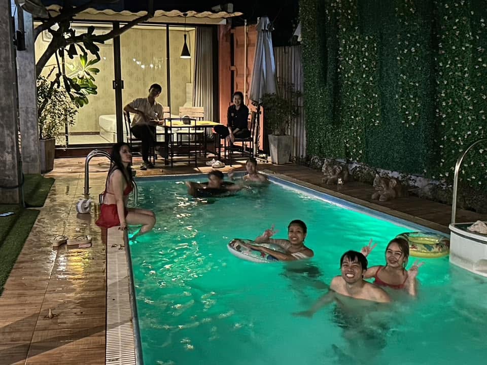 สระว่ายน้ำกลางแจ้ง • บรรยากาศดี